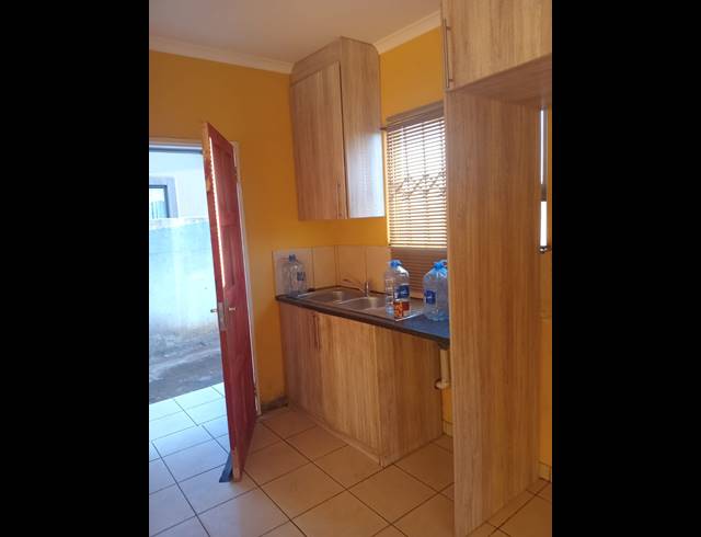 2 BEDROOM FREEHOLD FOR SALE IN KWAGUQA